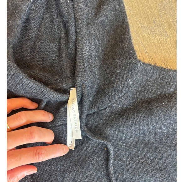 ARITZIA-100% Heavy Weight Cashmere Hoodie (Size Small) - Picture 6 of 11